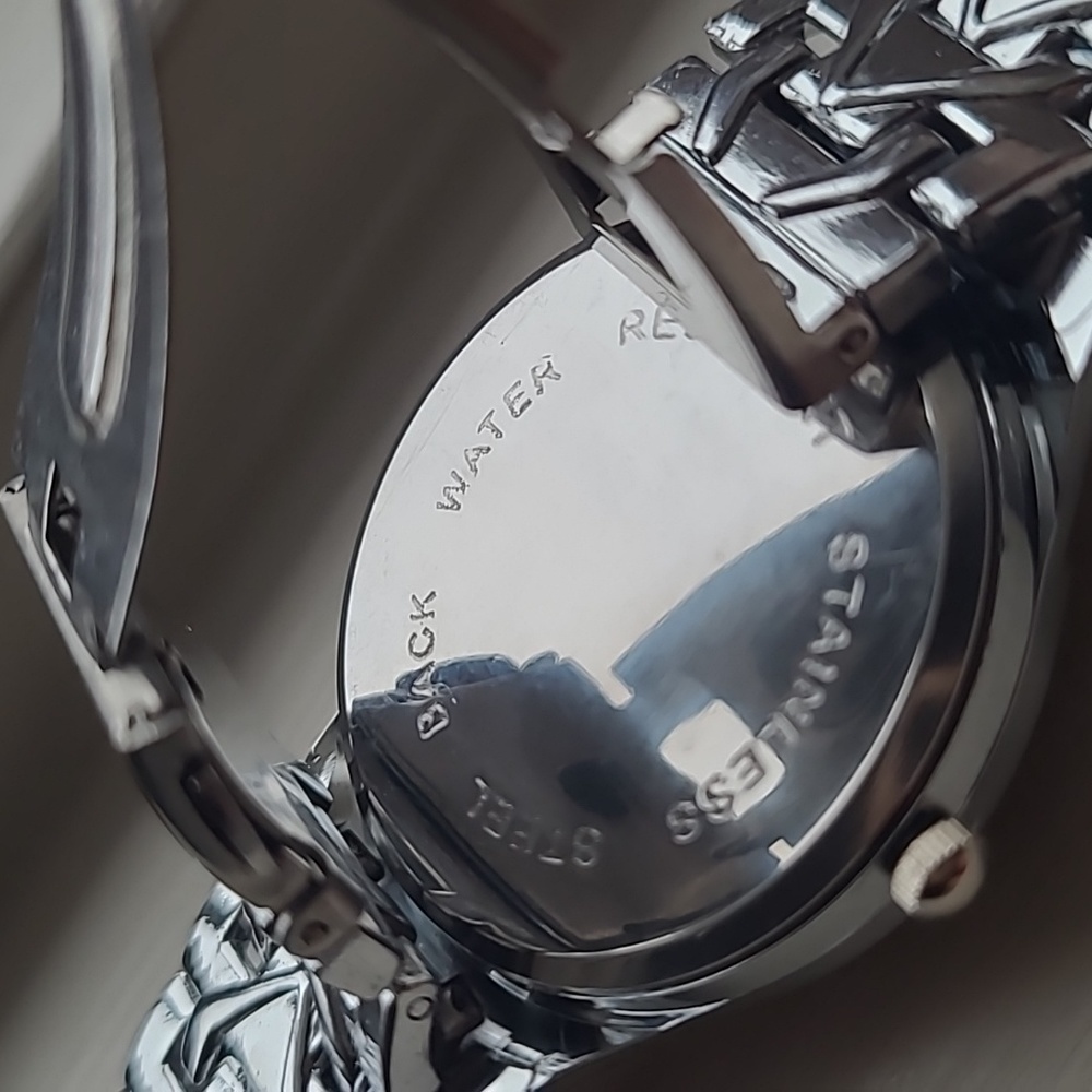 Quartz Watch - Picture 2 of 8